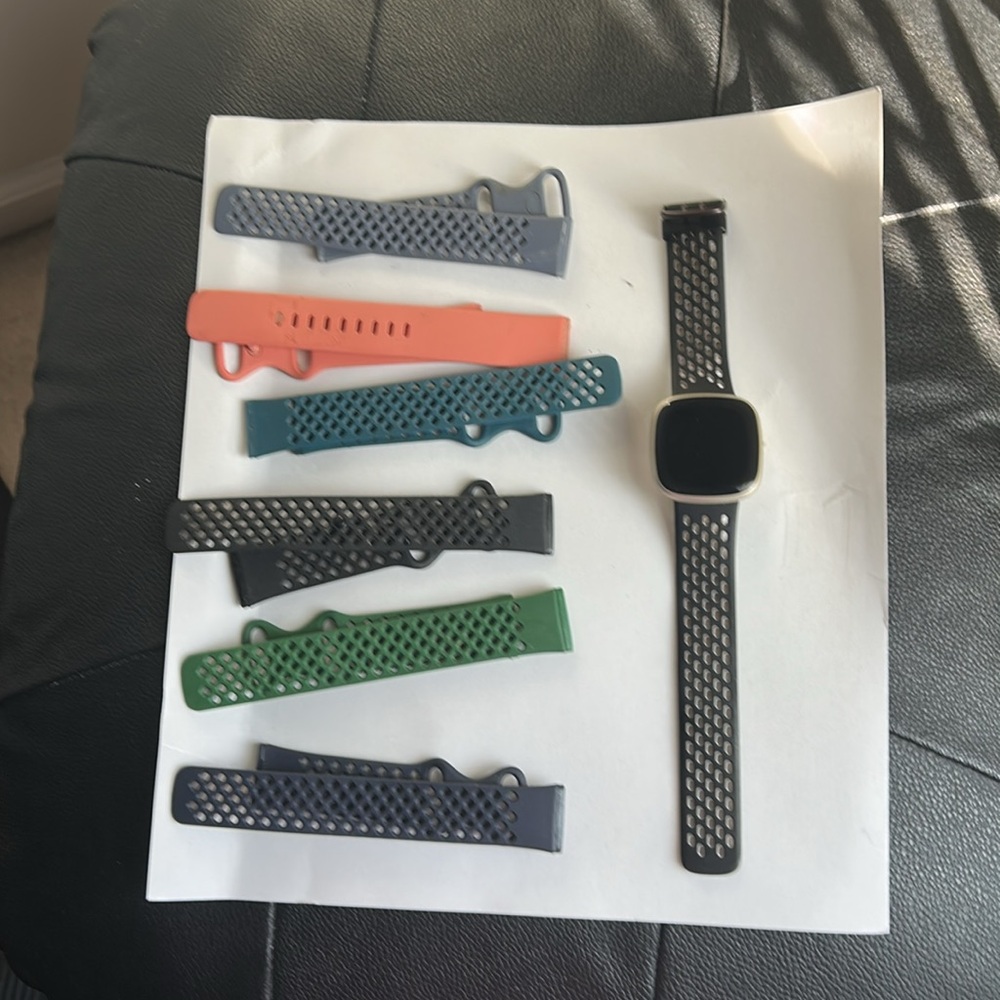 Smartwatch With Interchangeable Bands - image 4